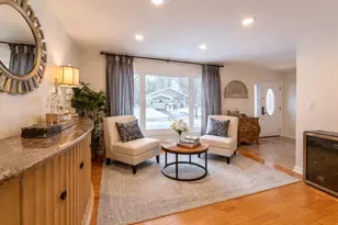 329 Montclare Ln, Wood Dale, IL 60191 - Photo 2