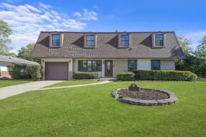 245 Tanglewood Court, Elk Grove Village, IL 60007 - Photo 1