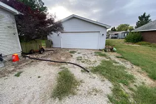 207 S Main St, Fithian, IL 61844 - Photo 14