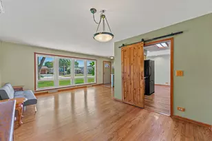 616 S Ahrens Ave, Lombard, IL 60148 - Photo 6