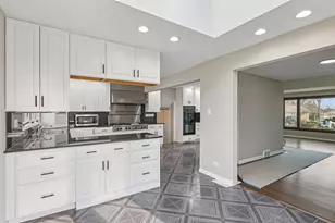 8853 W 97th Pl, Palos Hills, IL 60465 - Photo 14