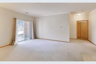 605 Barrington Avenue #140, East Dundee, IL 60118 - Photo 4