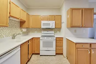 605 Barrington Ave, East Dundee, IL 60118 - Photo 6