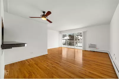 81 S 6th Avenue #202, La Grange, IL 60525 - Photo 2