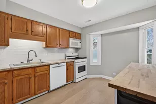 1391 Sherwood Ct, Gurnee, IL 60031 - Photo 10