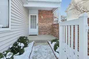 625 Breakers Point, Schaumburg, IL 60194 - Photo 2