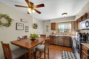 9381 Bay Colony Dr, Des Plaines, IL 60016 - Photo 6