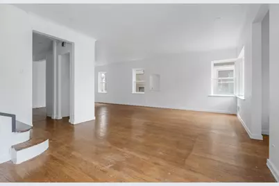 10437 S Eberhart Avenue, Chicago, IL 60628 - Photo 4