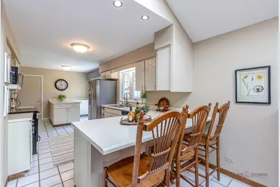 1622 E Greenwood Drive, Mount Prospect, IL 60056 - Photo 6
