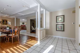 1622 E Greenwood Dr, Mount Prospect, IL 60056 - Photo 2