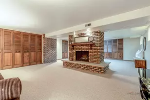 1622 E Greenwood Dr, Mount Prospect, IL 60056 - Photo 22