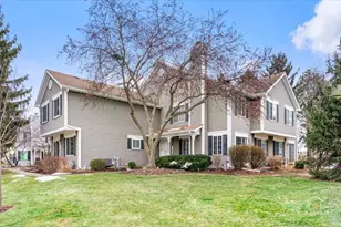 1283 Sandhurst Ln, South Elgin, IL 60177 - Photo 2