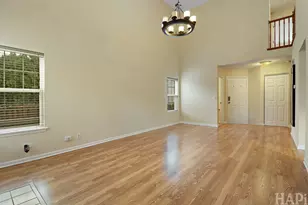 1728 Leeds Ct, Mundelein, IL 60060 - Photo 4