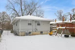 1502 Round Lake Dr, Round Lake Beach, IL 60073 - Photo 20