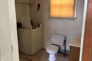 916 W Front St, Bloomington, IL 61701 - Photo 10