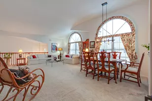 686 Grosse Pointe Cir, Vernon Hills, IL 60061 - Photo 6