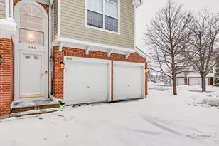 686 Grosse Pointe Cir, Vernon Hills, IL 60061 - Photo 2