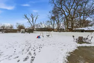 7811 W 102nd St, Palos Hills, IL 60465 - Photo 4