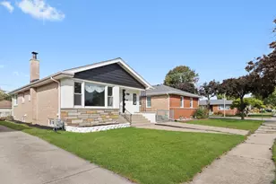 8804 S Fairfield Ave, Evergreen Park, IL 60805 - Photo 2