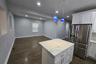 7716 S Paxton Ave, Chicago, IL 60649 - Photo 4