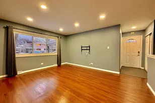 9416 Meadow Ln, Des Plaines, IL 60016 - Photo 4