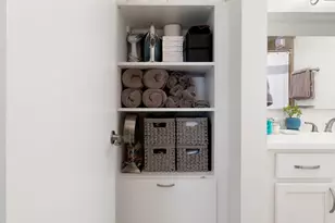 525 W Hawthorne Pl, Chicago, IL 60657 - Photo 14