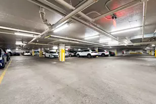 525 W Hawthorne Pl, Chicago, IL 60657 - Photo 30