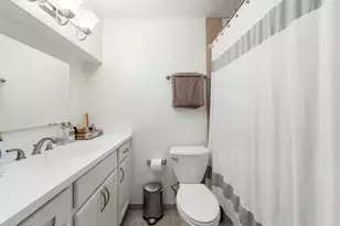 525 W Hawthorne Pl, Chicago, IL 60657 - Photo 16