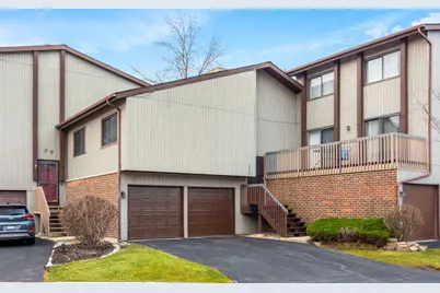 73 Century Drive, Roselle, IL 60172 - Photo 2