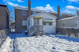 10516 S King Dr, Chicago, IL 60628 - Photo 8