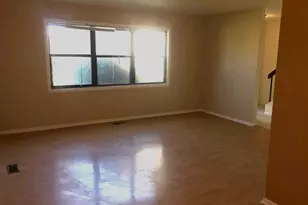 5715 Dutch Mill Ct, Hanover Park, IL 60133 - Photo 8