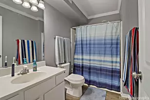 337 W Treehouse Ln, Round Lake, IL 60073 - Photo 18