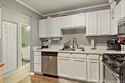 337 W Treehouse Lane #11-2, Round Lake, IL 60073 - Photo 8