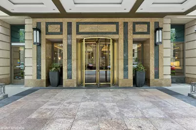 25 E Superior Street #2405, Chicago, IL 60611 - Photo 2