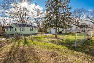 827 Sawyer Rd, Rockford, IL 61109 - Photo 2