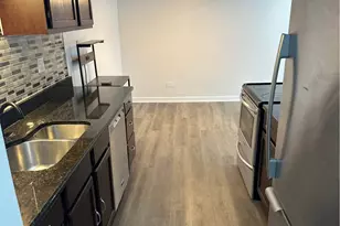 880 E Old Willow Rd, Prospect Heights, IL 60070 - Photo 4