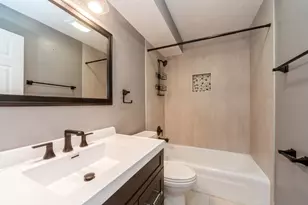 880 E Old Willow Rd, Prospect Heights, IL 60070 - Photo 8