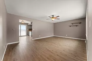 208 E Newton St, Mansfield, IL 61854 - Photo 6