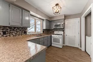 208 E Newton St, Mansfield, IL 61854 - Photo 12