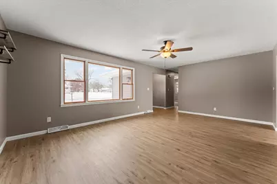 208 E Newton Street, Mansfield, IL 61854 - Photo 8