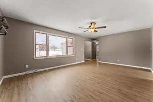 208 E Newton St, Mansfield, IL 61854 - Photo 8