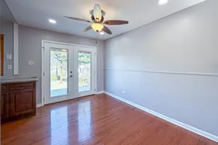 290 E Wrightwood Ave, Glendale Heights, IL 60139 - Photo 4