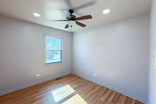 290 E Wrightwood Ave, Glendale Heights, IL 60139 - Photo 8