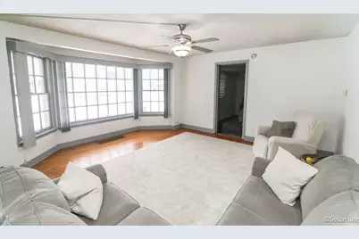 527 W Madison Street, Belvidere, IL 61008 - Photo 8