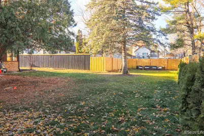 527 W Madison Street, Belvidere, IL 61008 - Photo 4