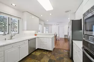 336 Rivershire Ct, Lincolnshire, IL 60069 - Photo 6