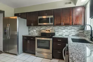 9390 Bay Colony Dr, Des Plaines, IL 60016 - Photo 2