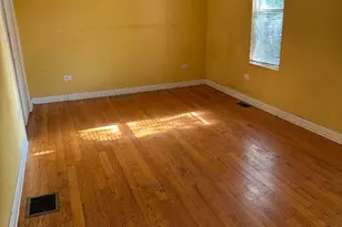 10200 S Rhodes Ave, Chicago, IL 60628 - Photo 8
