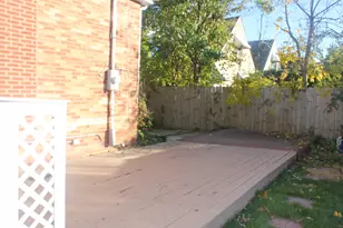 10200 S Rhodes Ave, Chicago, IL 60628 - Photo 18