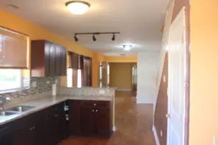 10200 S Rhodes Ave, Chicago, IL 60628 - Photo 6